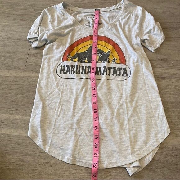 Disney, Hakuna Matata Lion King short sleeve top - Picture 3 of 5